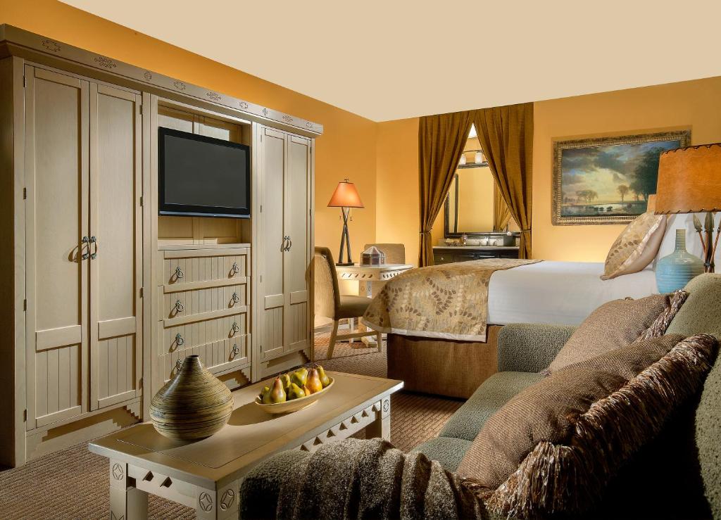 Deluxe King Studio – Handicap Accessible