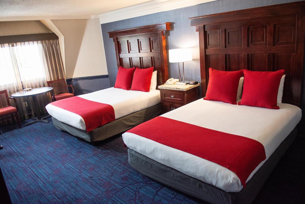Deluxe Queen Room with Two Queen Beds – Non-Smoking