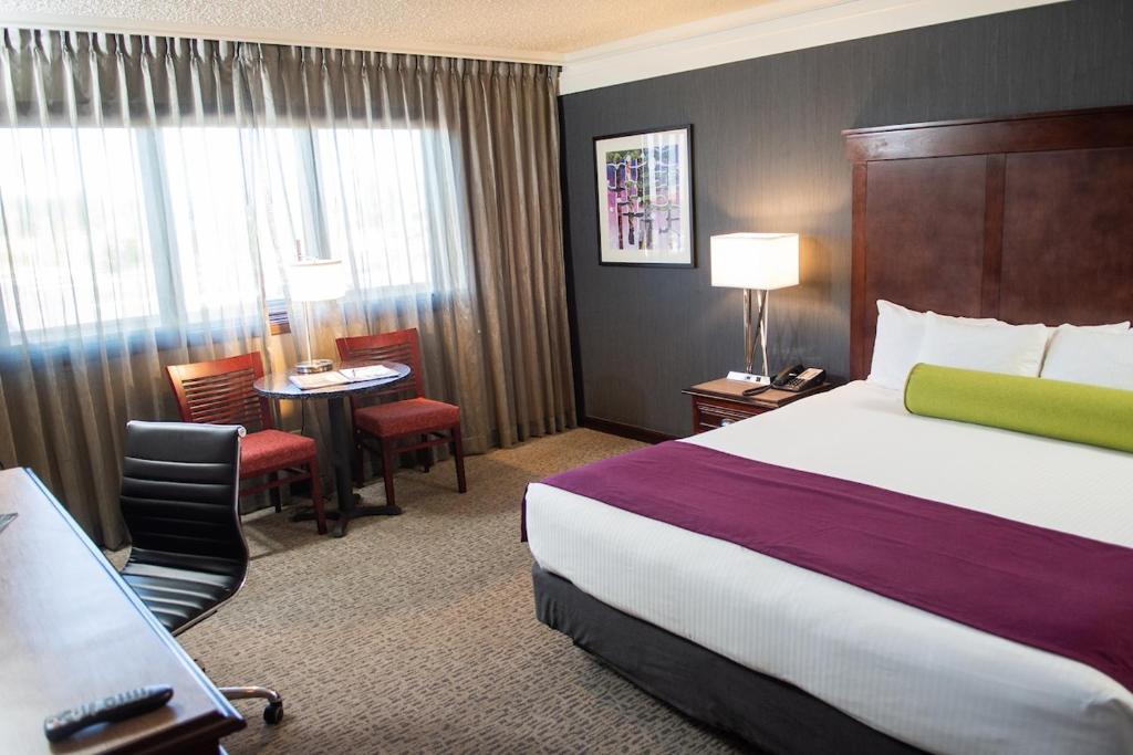 Standard Queen Room with Two Queen Beds – Non-Smoking