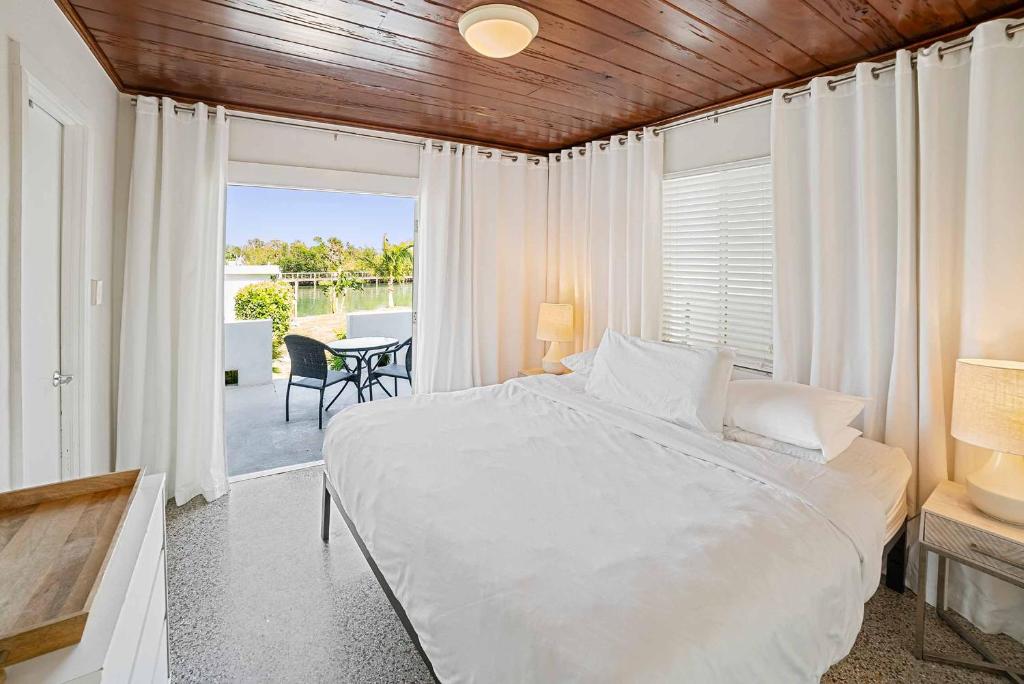 One-Bedroom with Bay View