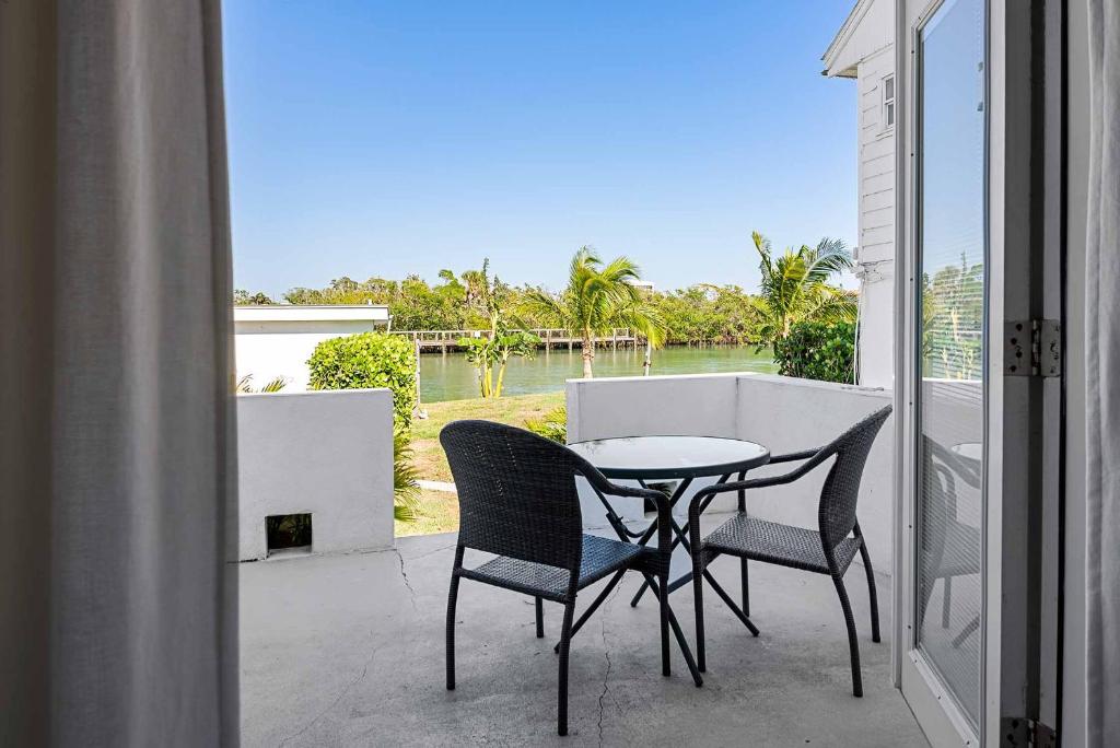 One-Bedroom with Bay View