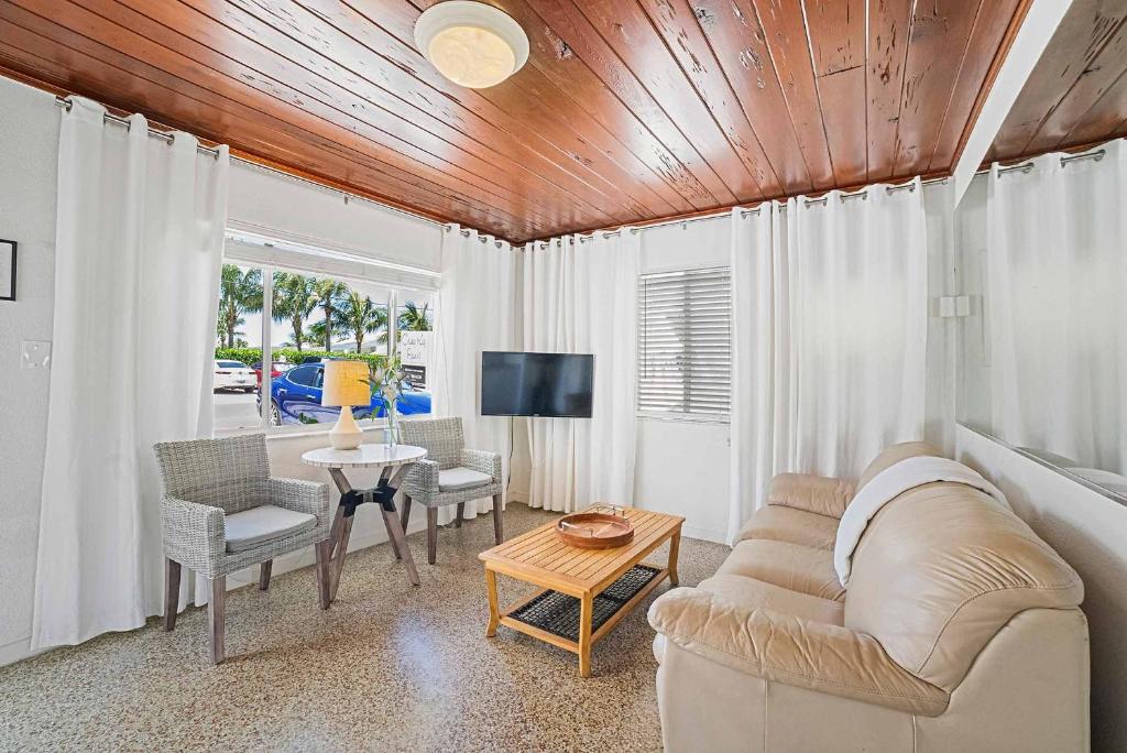 One-Bedroom with Bay View