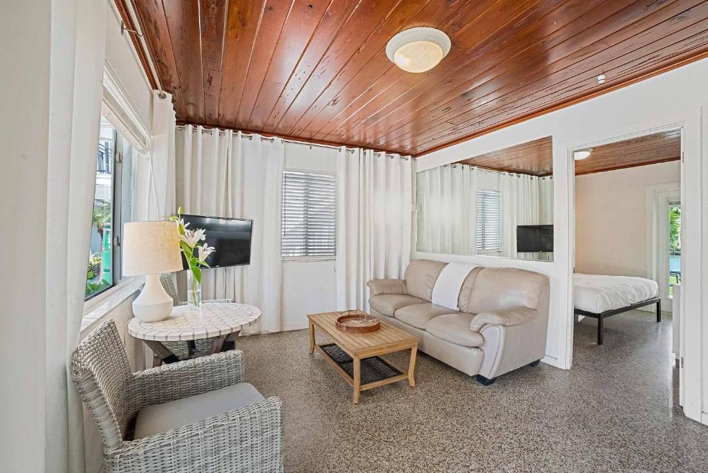 One-Bedroom with Bay View