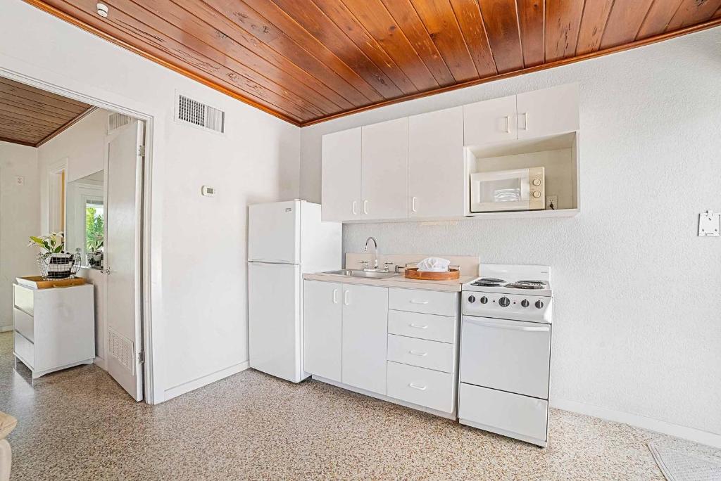 One-Bedroom with Bay View