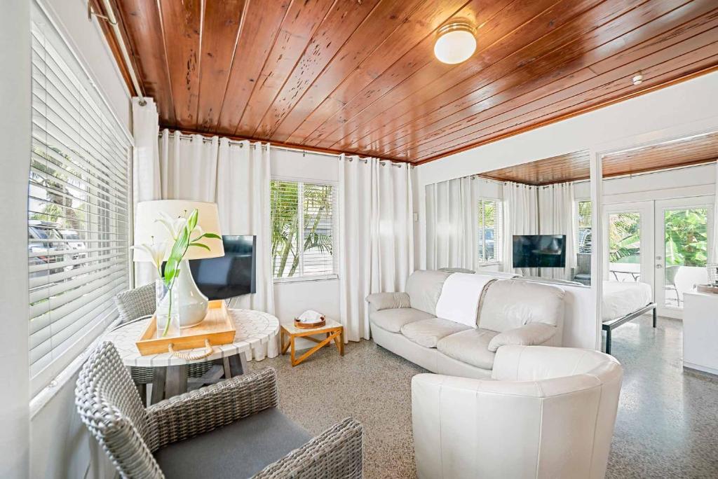 One-Bedroom with Bay View