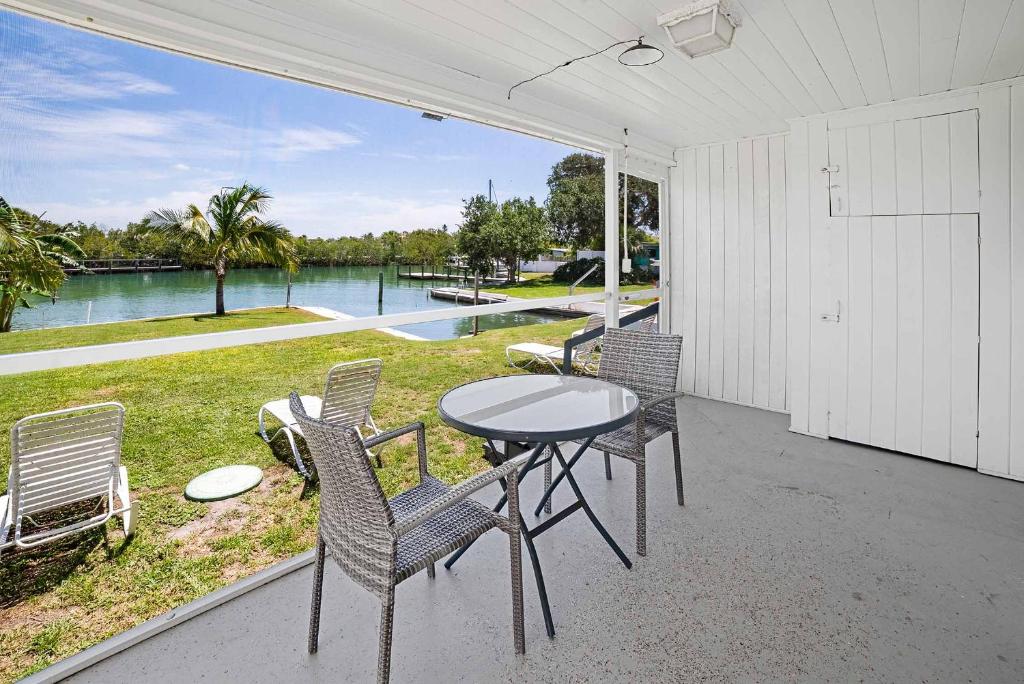 One-Bedroom with Bay View