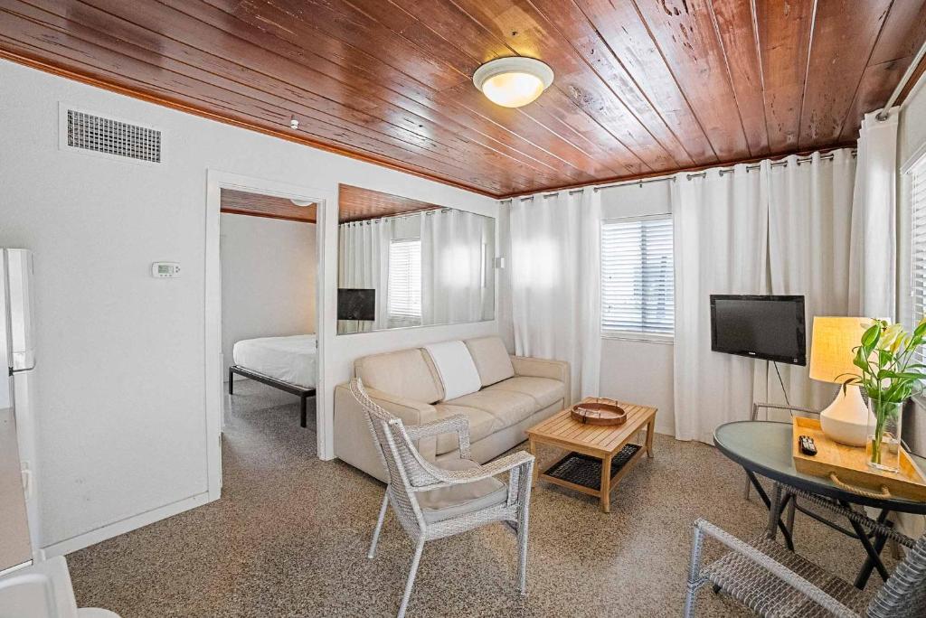 One-Bedroom with Bay View