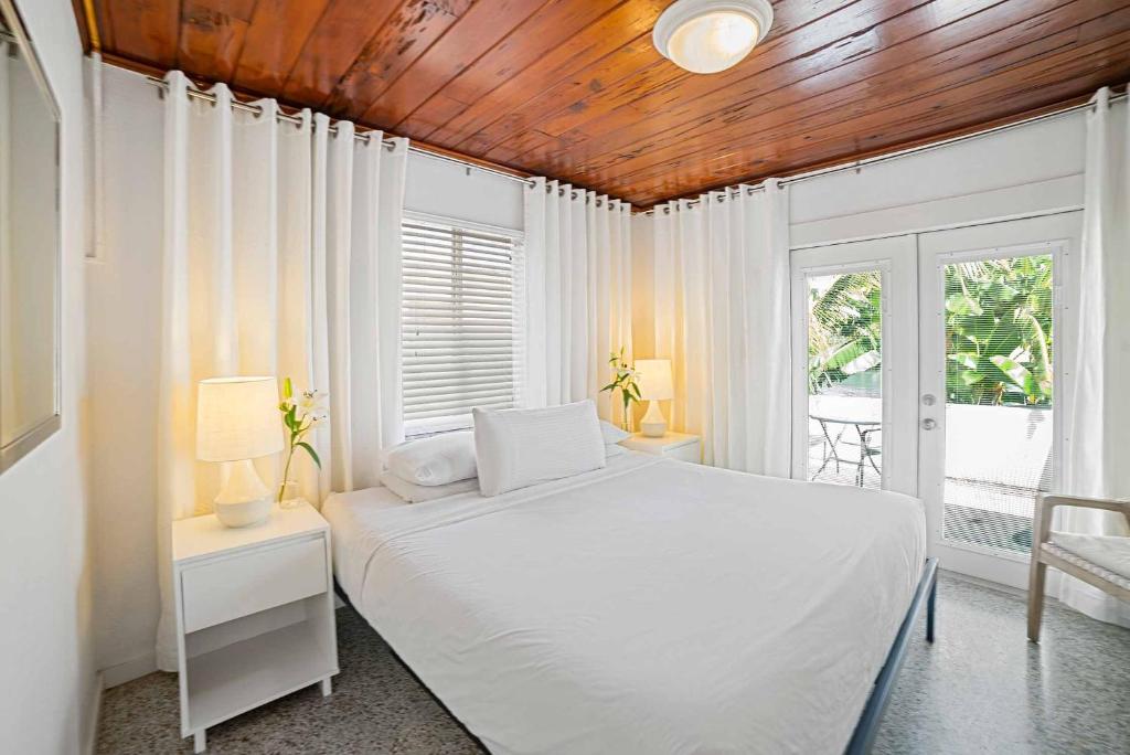 One-Bedroom with Bay View