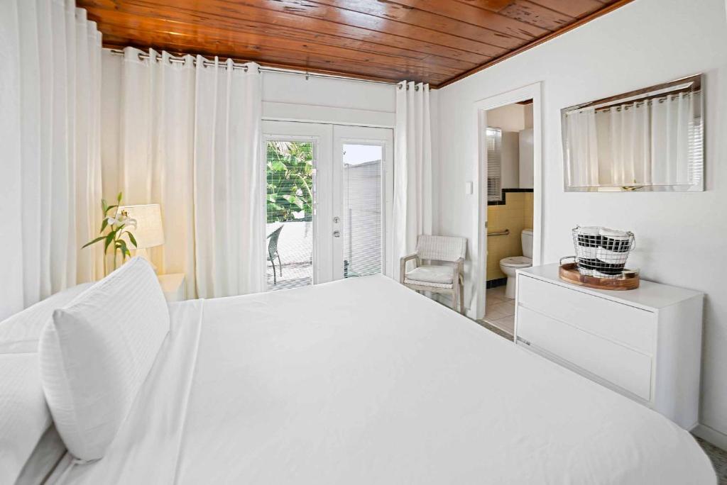 One-Bedroom with Bay View