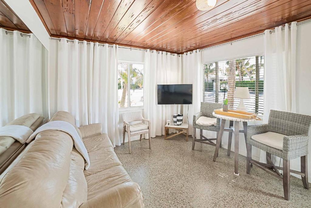 One-Bedroom with Bay View