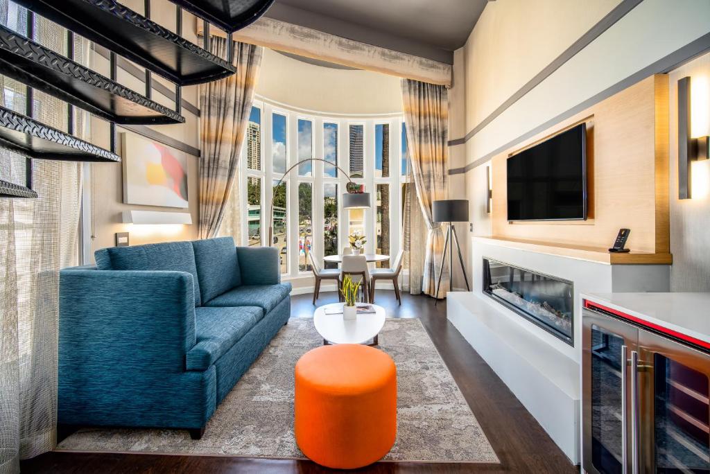 Queen Suite with one Queen Bed