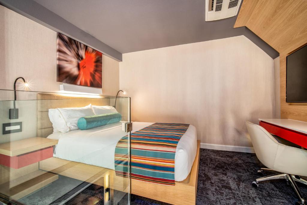 Queen Suite with one Queen Bed