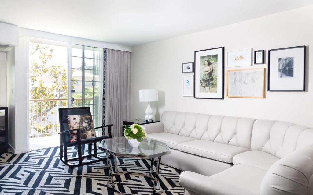 Signature King Suite Top Floor with Balcony