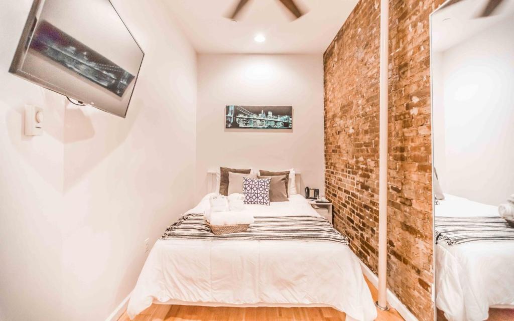 Standard Double Room with Shared Bathroom