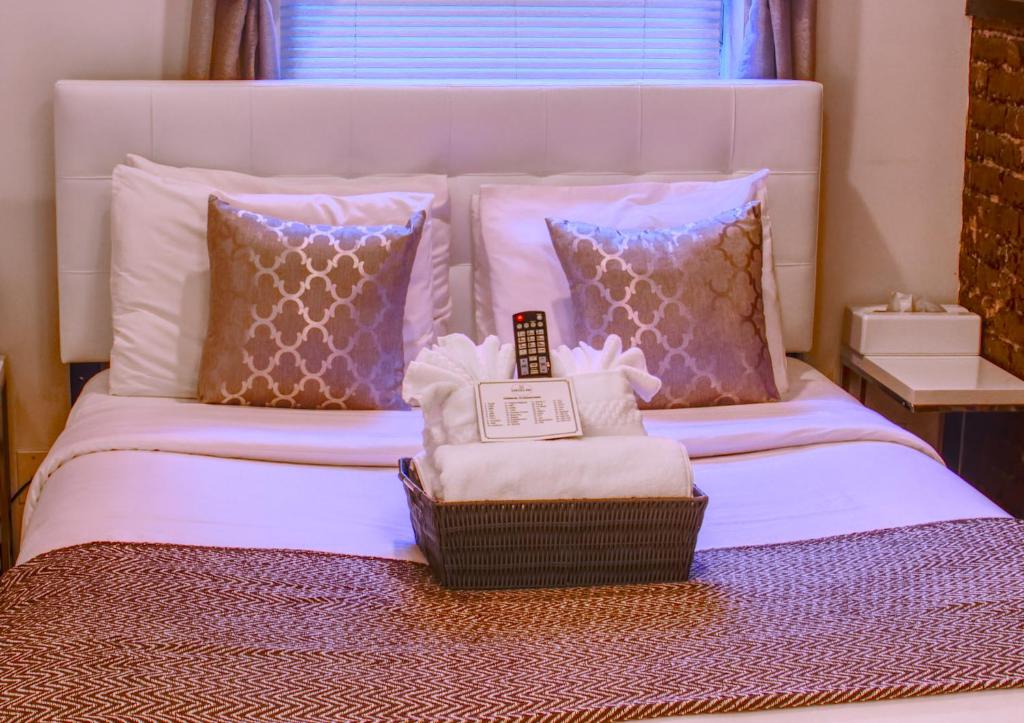 Standard Double Room with Shared Bathroom