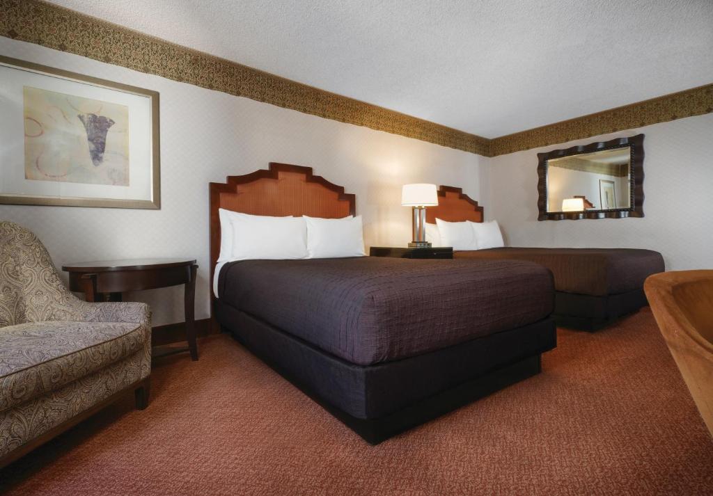 Manor Double Queen Room