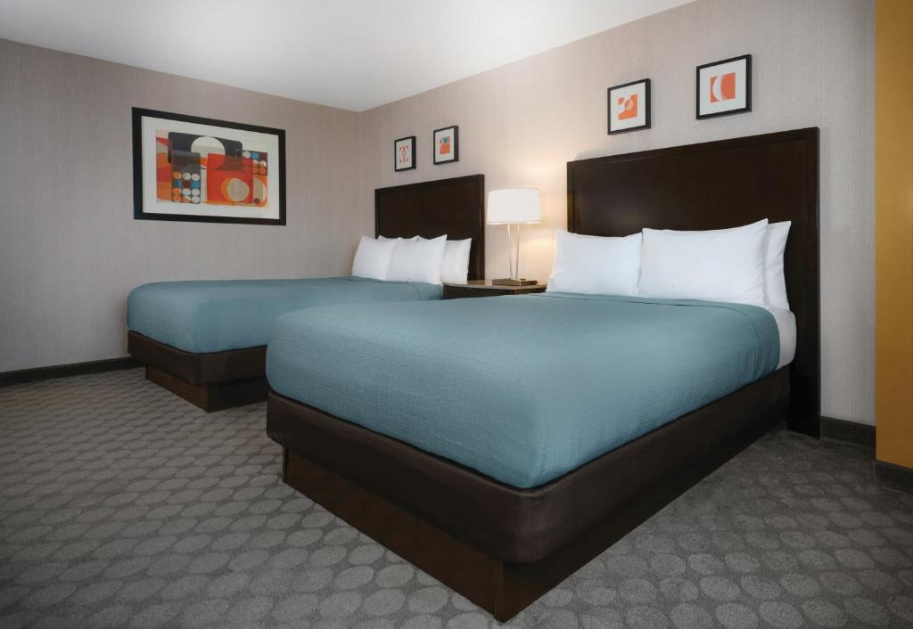 West Tower Double Queen Dog Friendly Room