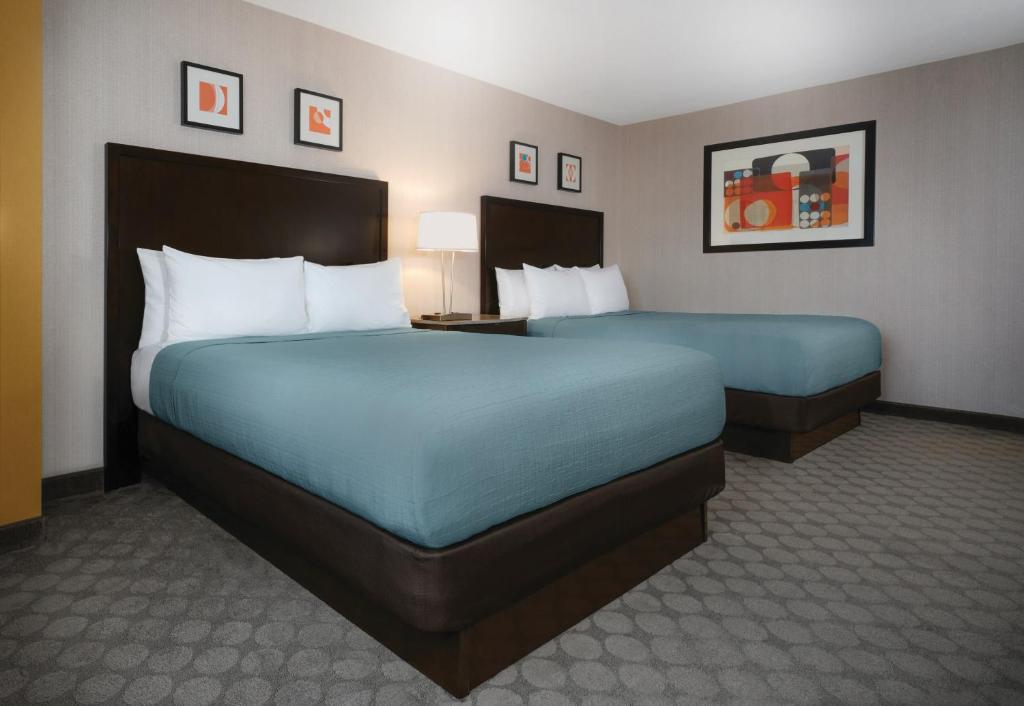 West Tower Double Queen Room