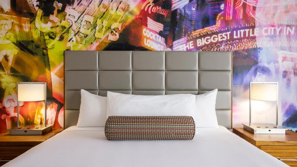 Luxury Premium Room 1 King Non-Smoking