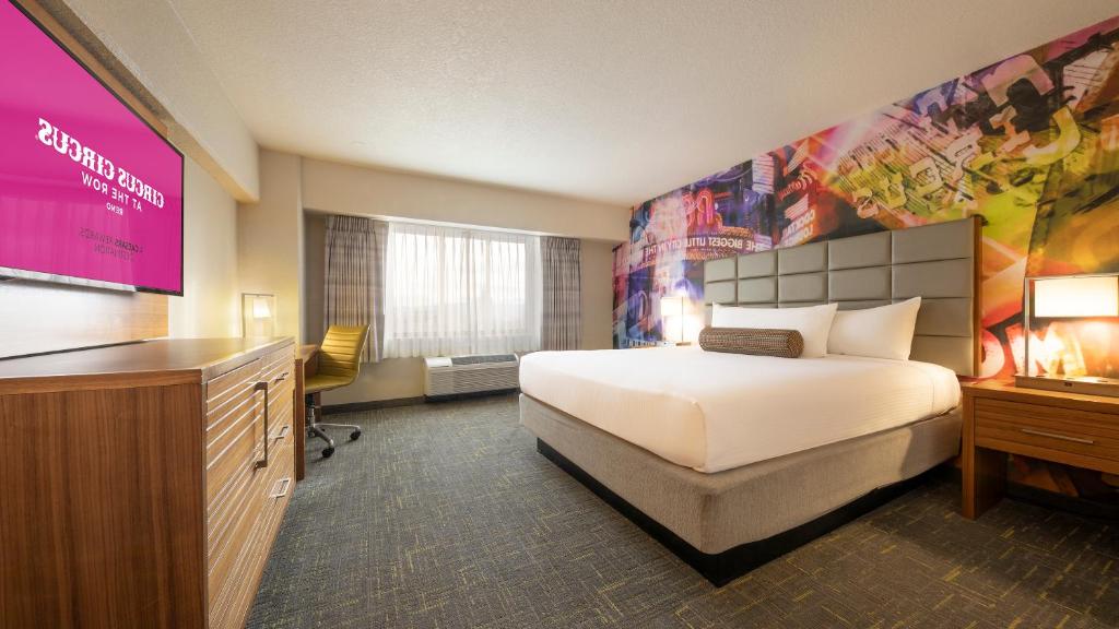 Luxury Premium Room 1 King Non-Smoking