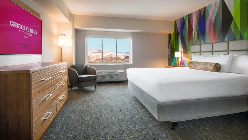 Mini Suite High Floor 1 King Non-Smoking