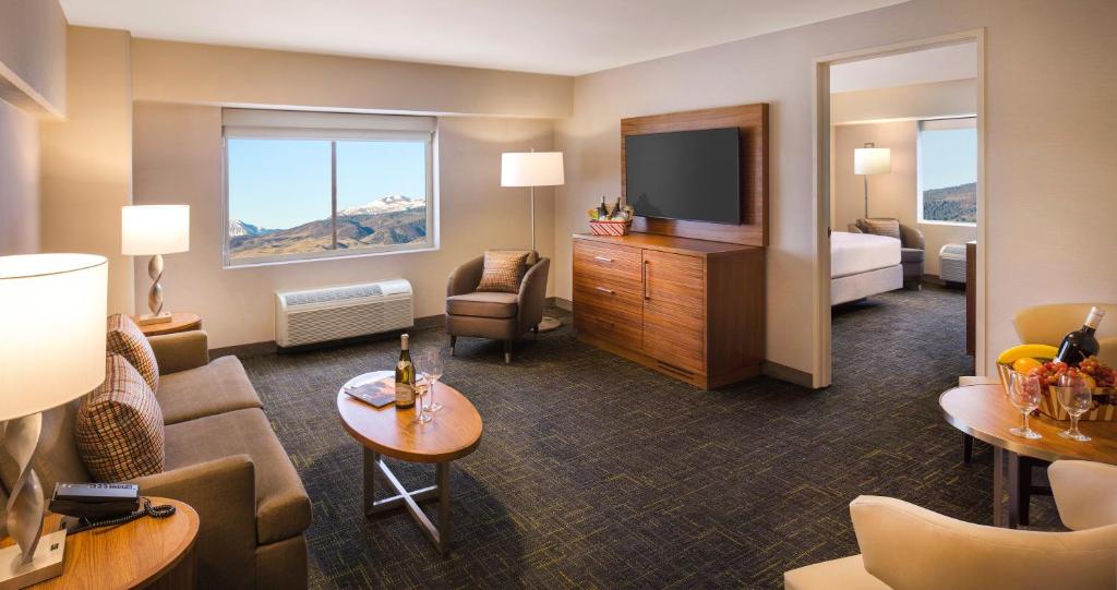 Mini Suite Low Floor 1 King Non-Smoking