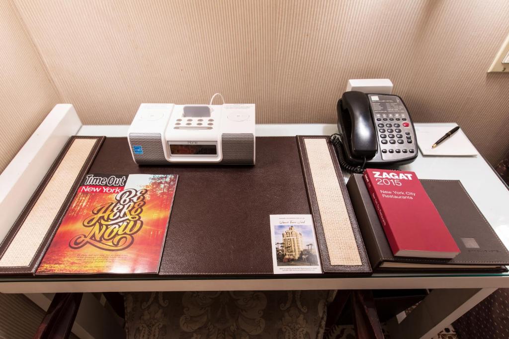 Two Connecting Queen Rooms