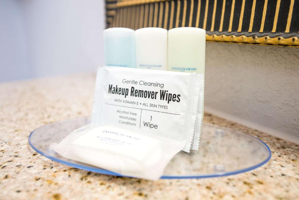 King Suite – Non-Smoking