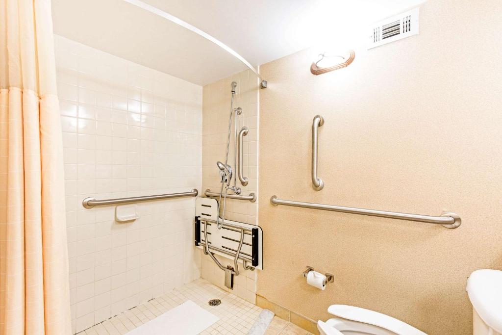 Double Room with Two Double Beds – Disability Access – Non-Smoking