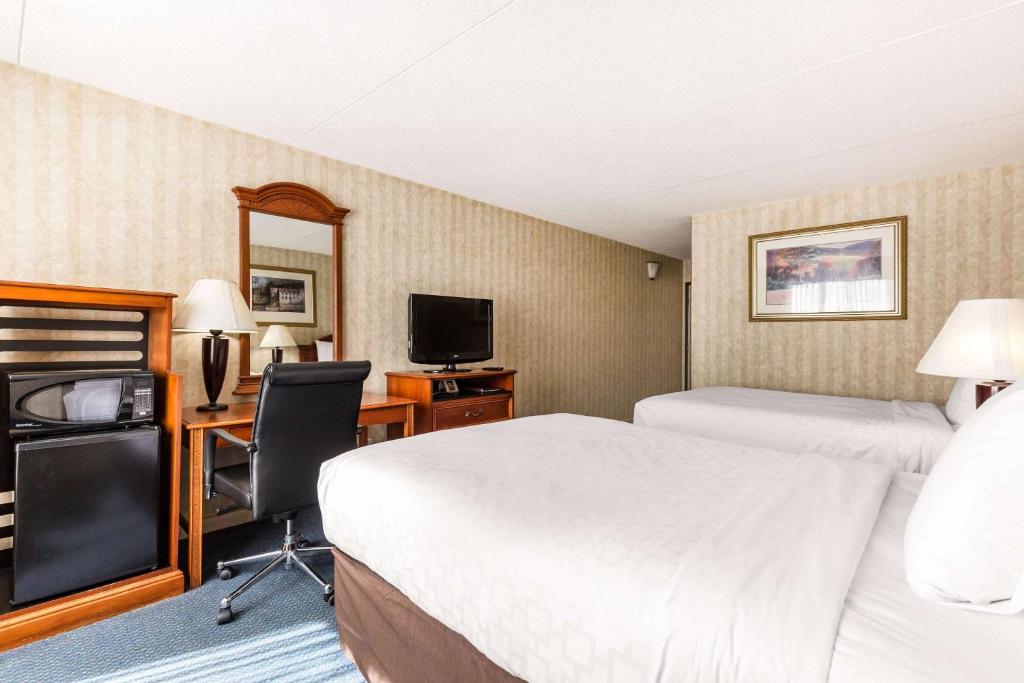 Double Room with Two Double Beds – Disability Access – Non-Smoking