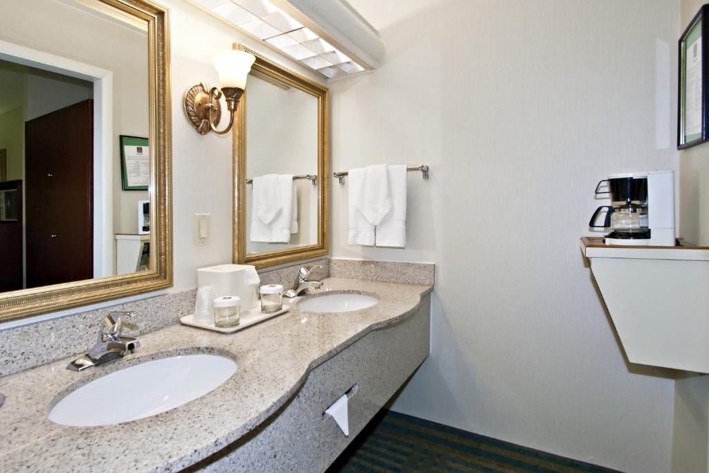 Double Room with Two Double Beds – Smoking