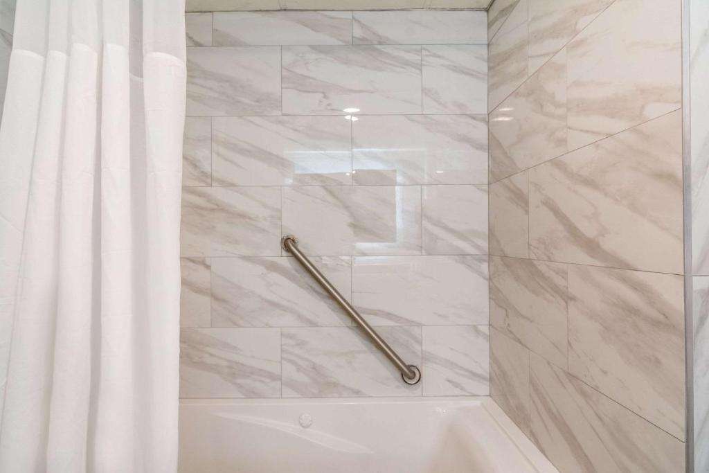 King Suite – Non-Smoking