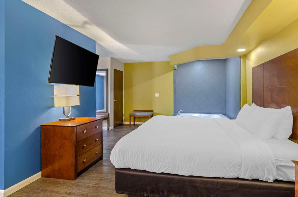 King Suite – Non-Smoking