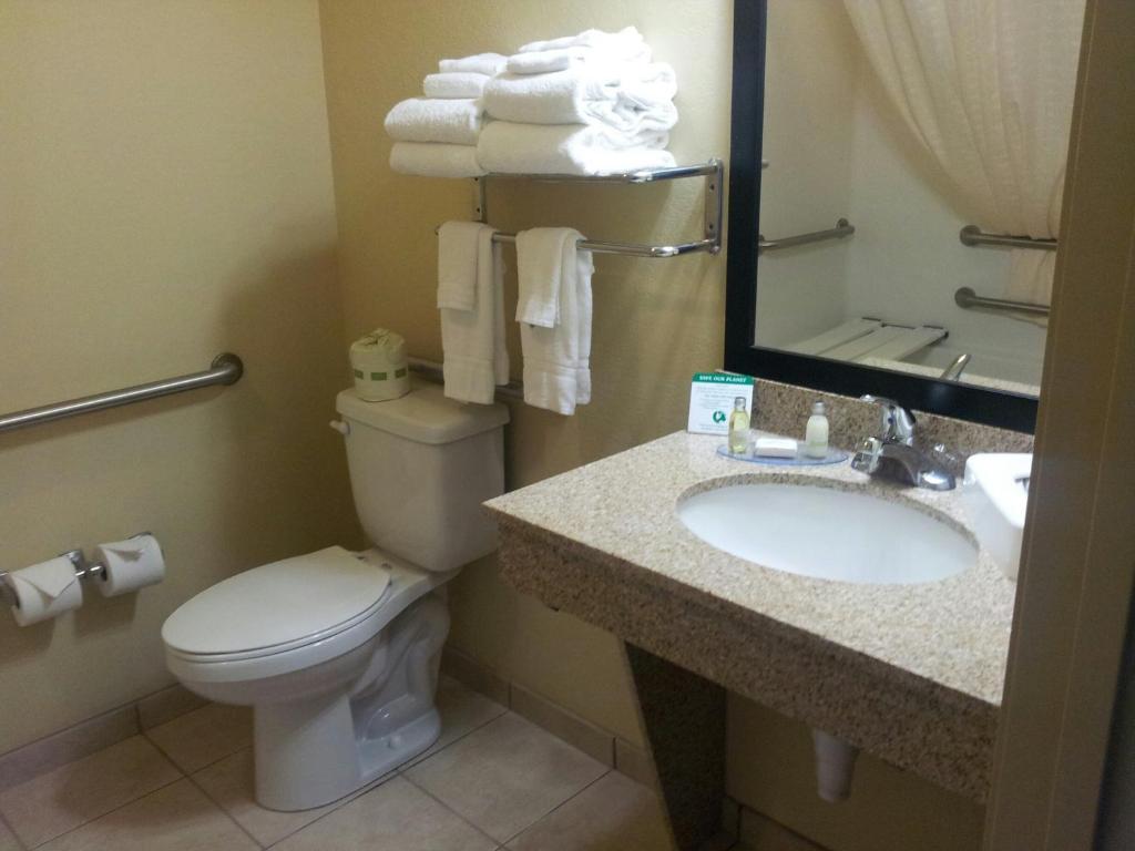 Queen Room with Two Queen Beds – Disability AccessNon-Smoking