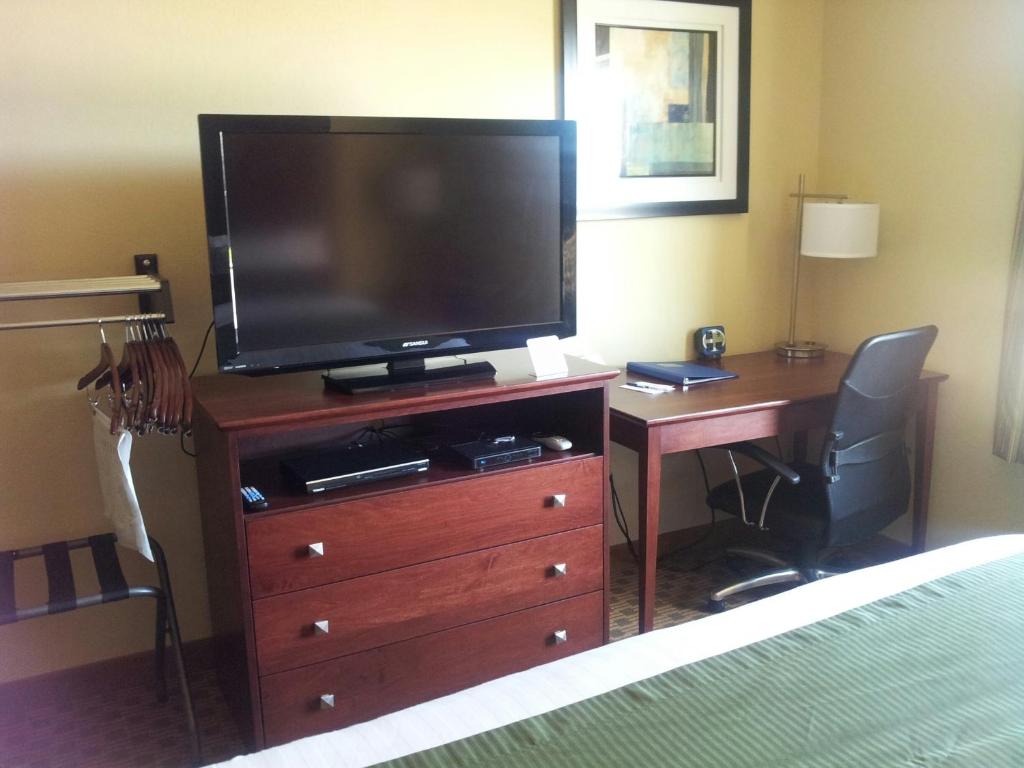 Queen Room with Two Queen Beds – Non-Smoking