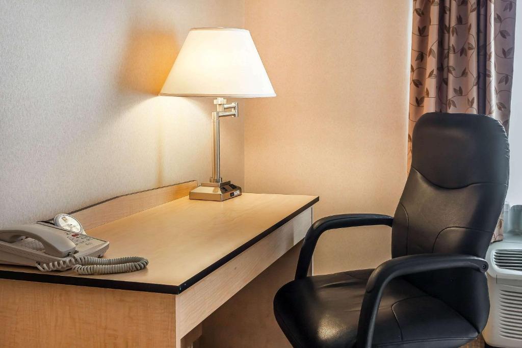 King Suite – Non-Smoking