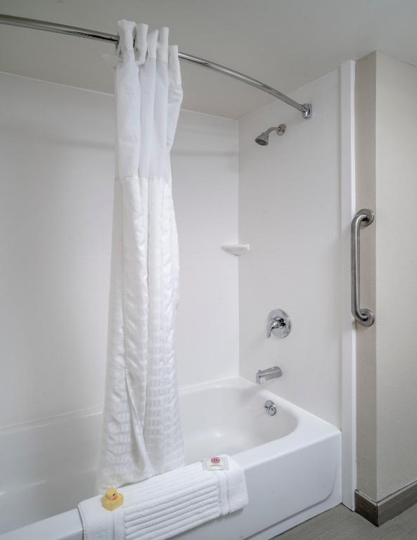 King Suite – Non-Smoking