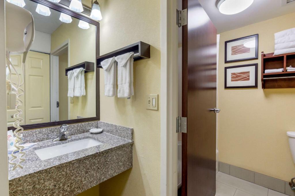 King Suite – Non-Smoking