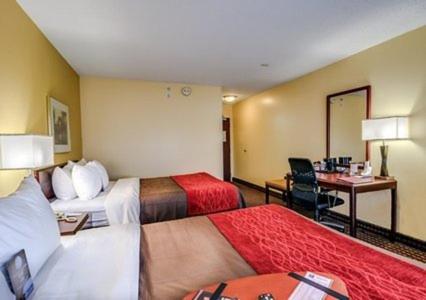 Queen Room with Two Queen Beds – Non-Smoking