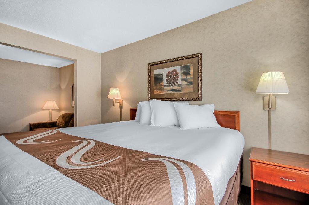 King Room with Sofa Bed – Non-Smoking