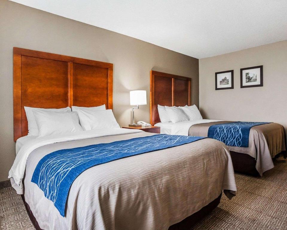 Queen Room with Two Queen Beds – Non-Smoking