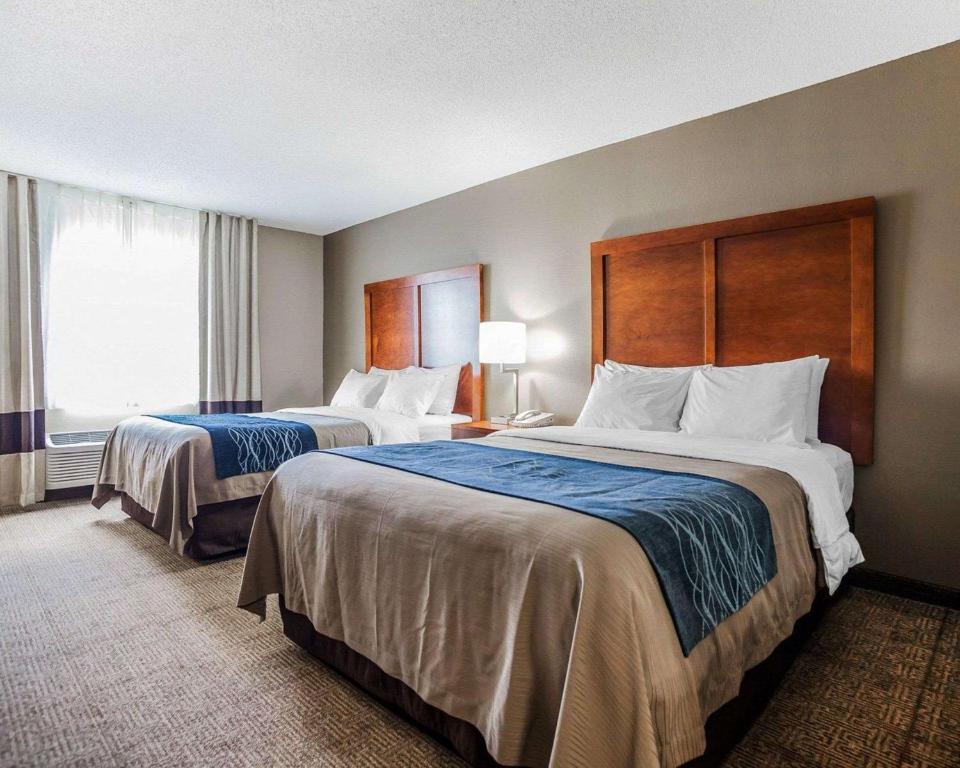 Queen Room with Two Queen Beds – Non-Smoking