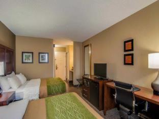 Queen Room with Two Queen Beds – Non-Smoking