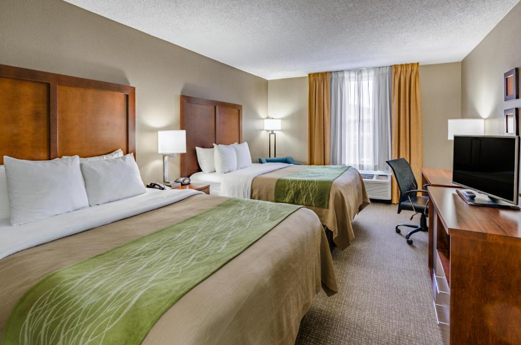 Queen Room with Two Queen Beds – Non-Smoking