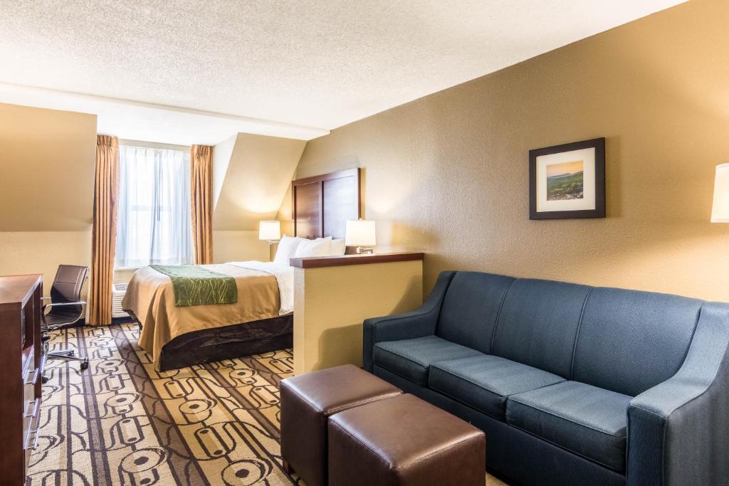 Queen Room with Two Queen Beds – Non-Smoking