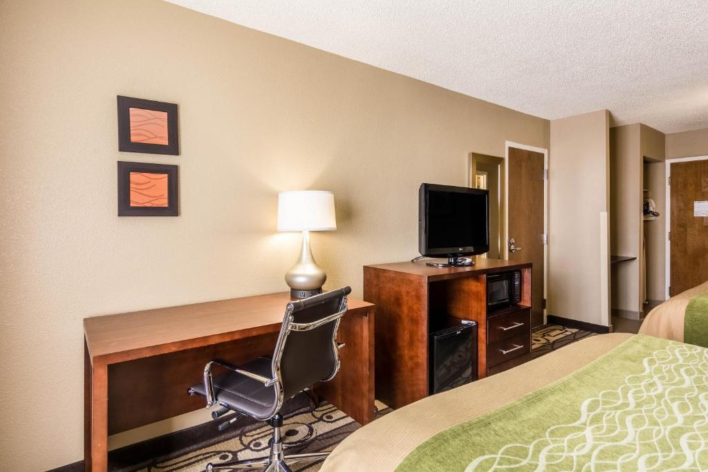 Queen Room with Two Queen Beds – Non-Smoking