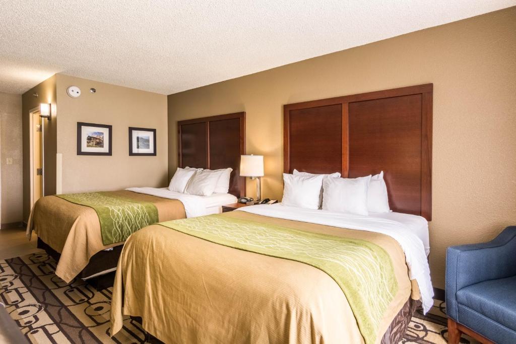 Queen Room with Two Queen Beds – Non-Smoking