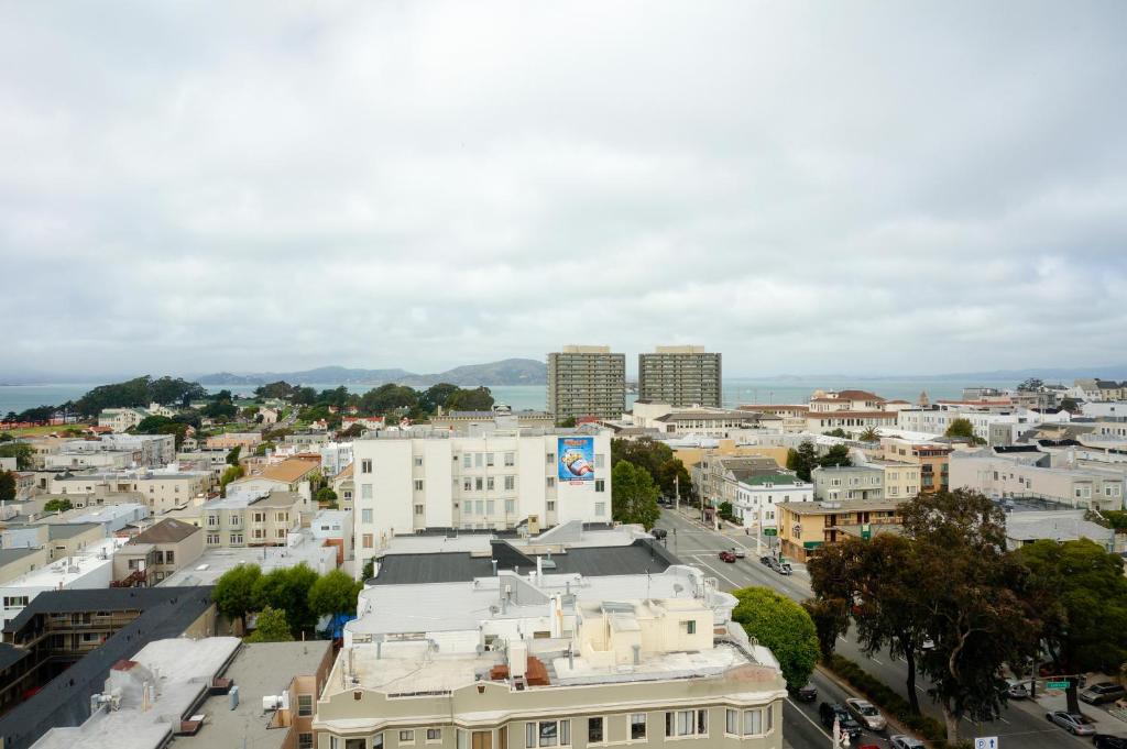 Queen Room with Two Queen Beds – Non-Smoking – Upper Floor
