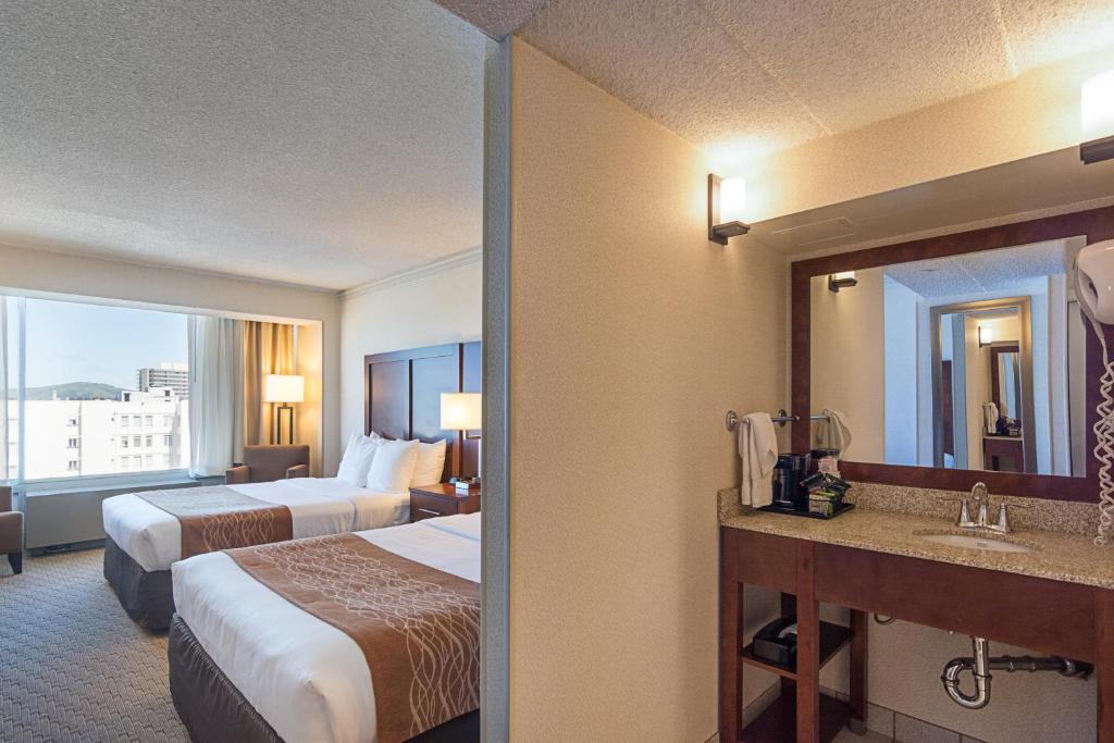 Queen Room with Two Queen Beds – Non-Smoking – Upper Floor