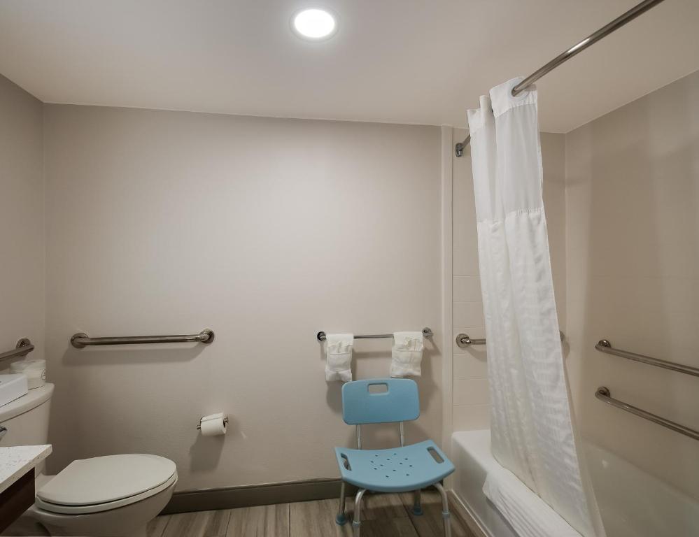 Queen Room with Two Queen Beds – Disability AccessNon-Smoking